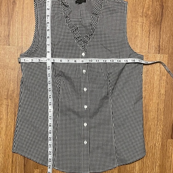 Talbots women’s Sleeveless Ruffle-Trim Gingham Top button down blouse - Picture 9 of 9